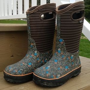 Girl's Bogs boots size 13